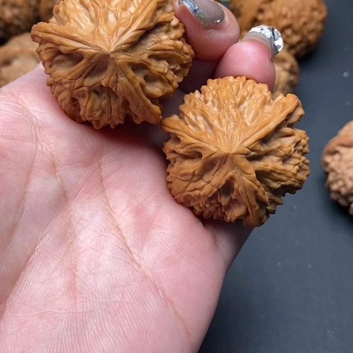 文玩核桃吊坠胡**!三棱