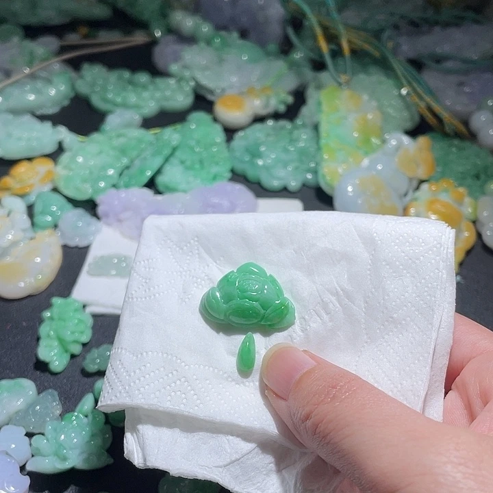 颈饰未镶嵌翡翠天