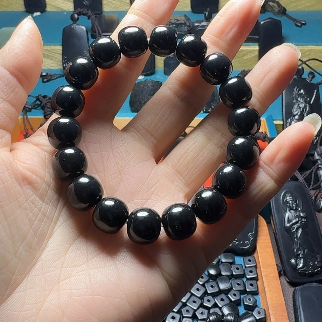 和田玉未镶嵌颈饰带裂