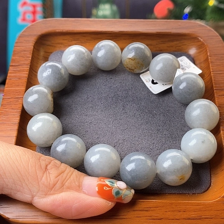 超***米和田玉未镶嵌颈饰