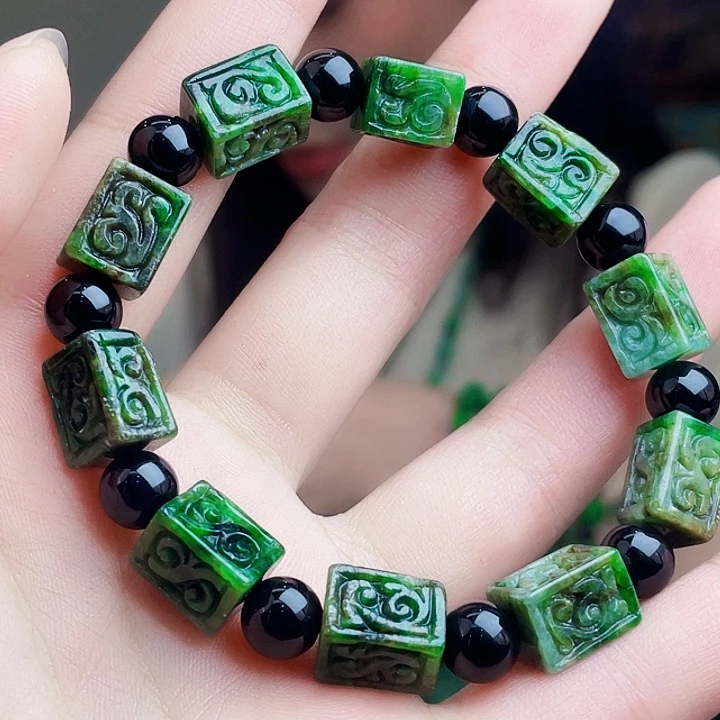 翡翠未镶嵌颈饰多样性