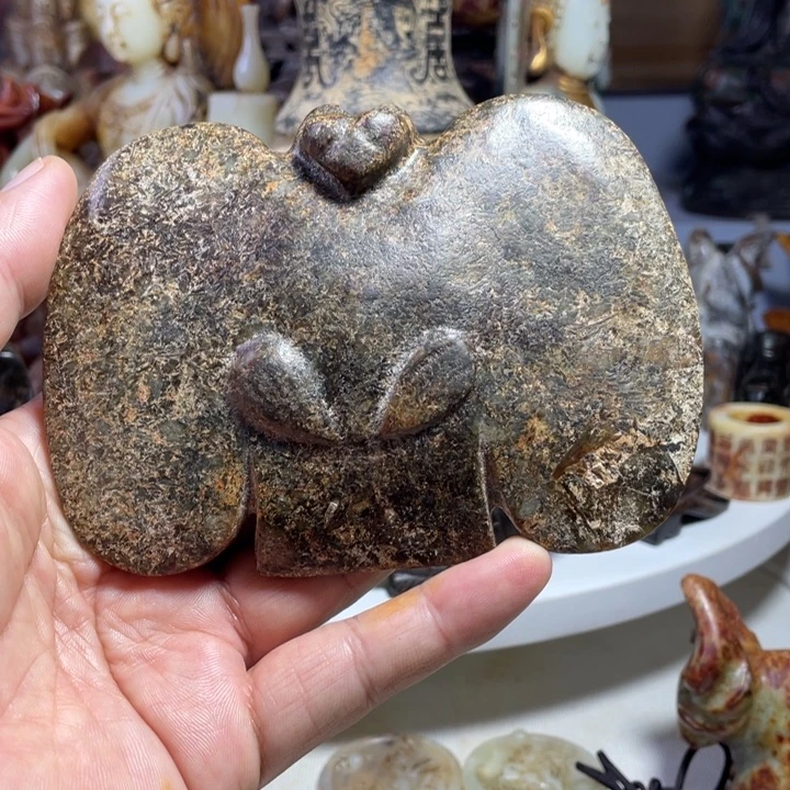 摆件。        玉枭