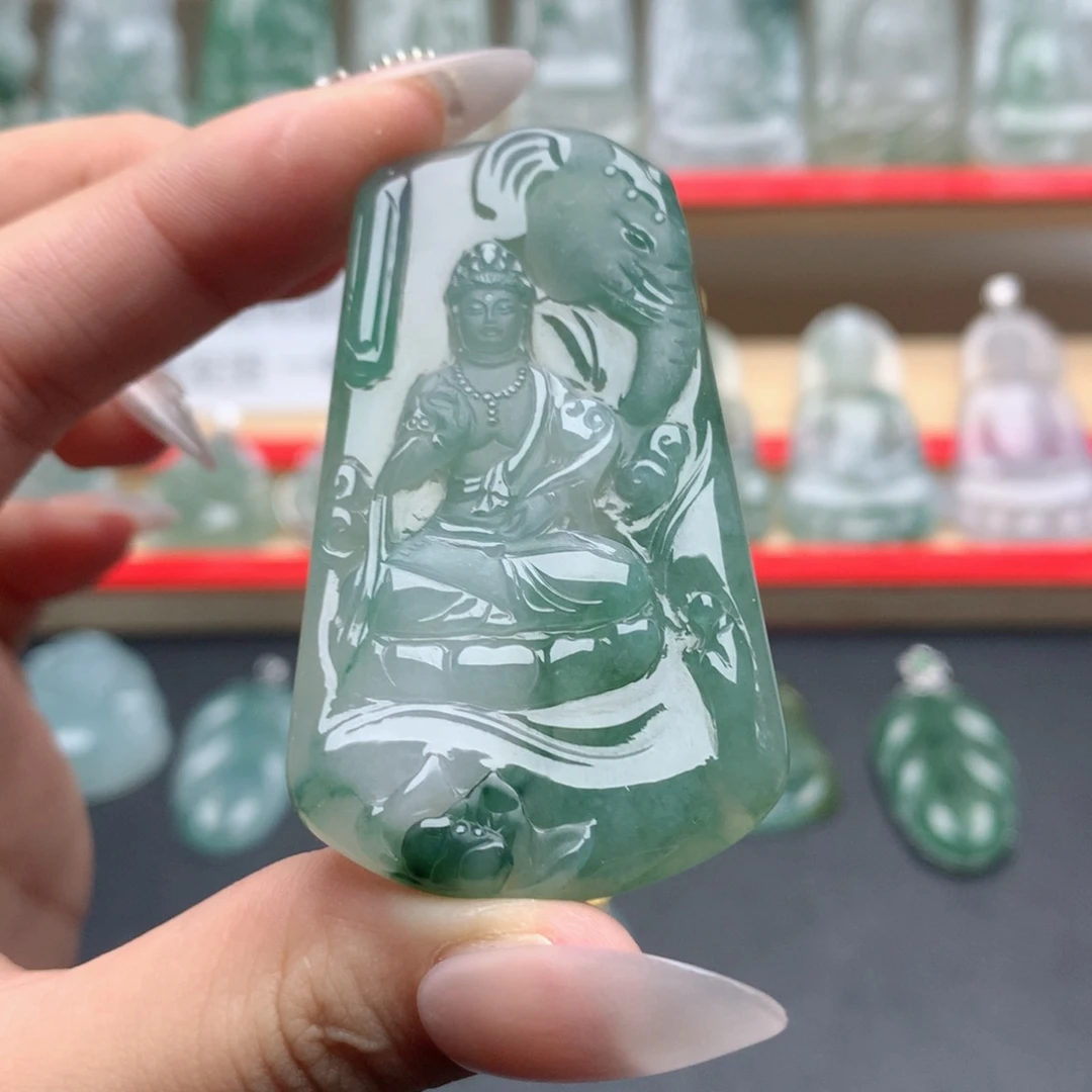 翡翠未镶嵌颈饰普贤菩萨