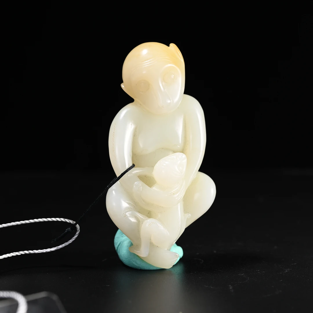 Lot8831 2511070027和田玉灵猴手把件/保利