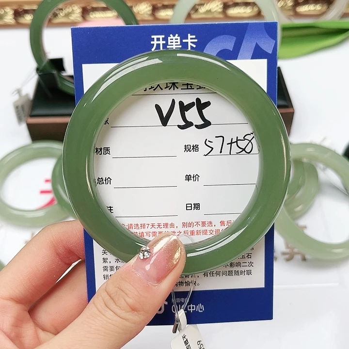 和田玉手镯未镶嵌面***奶