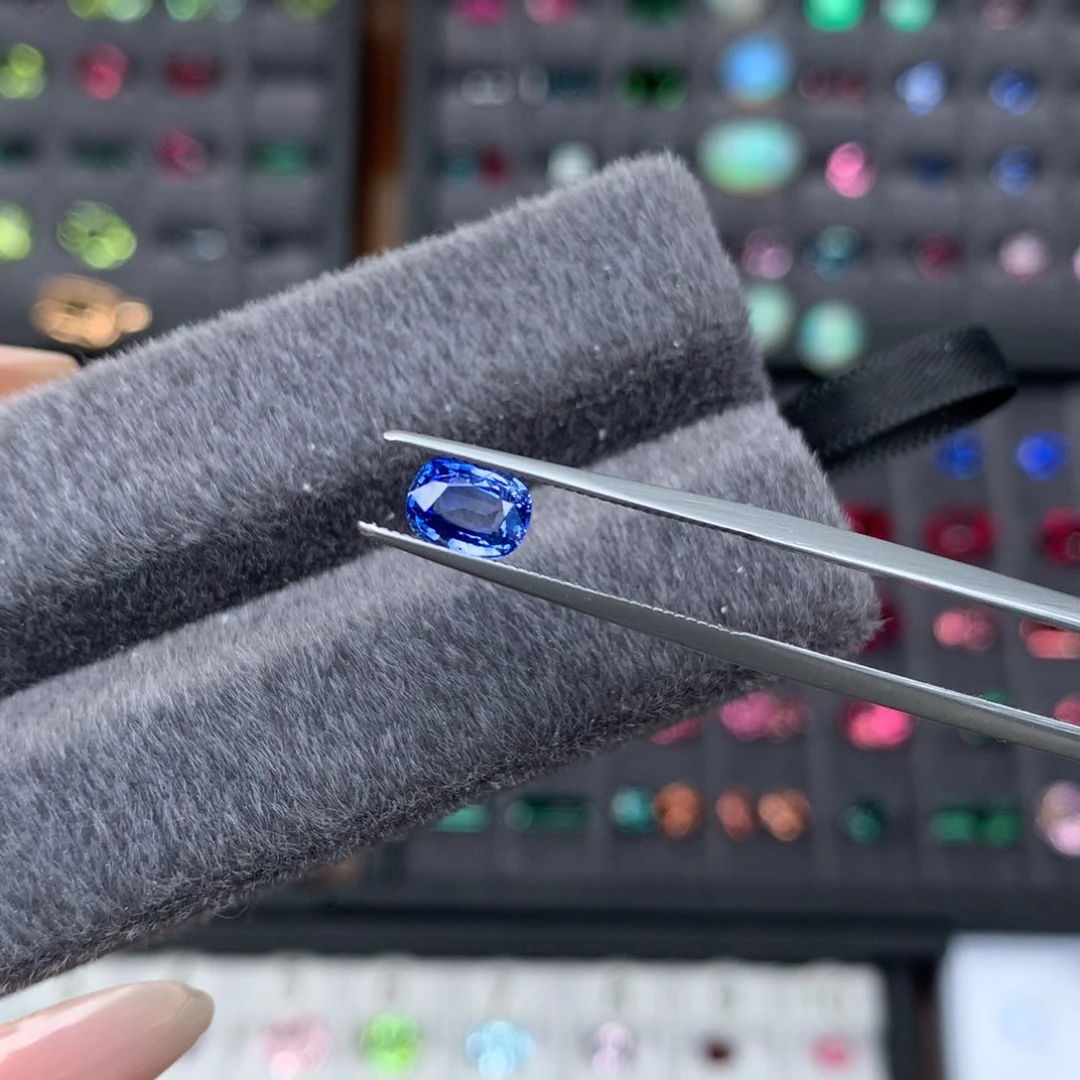 蓝宝石裸石未镶嵌94分