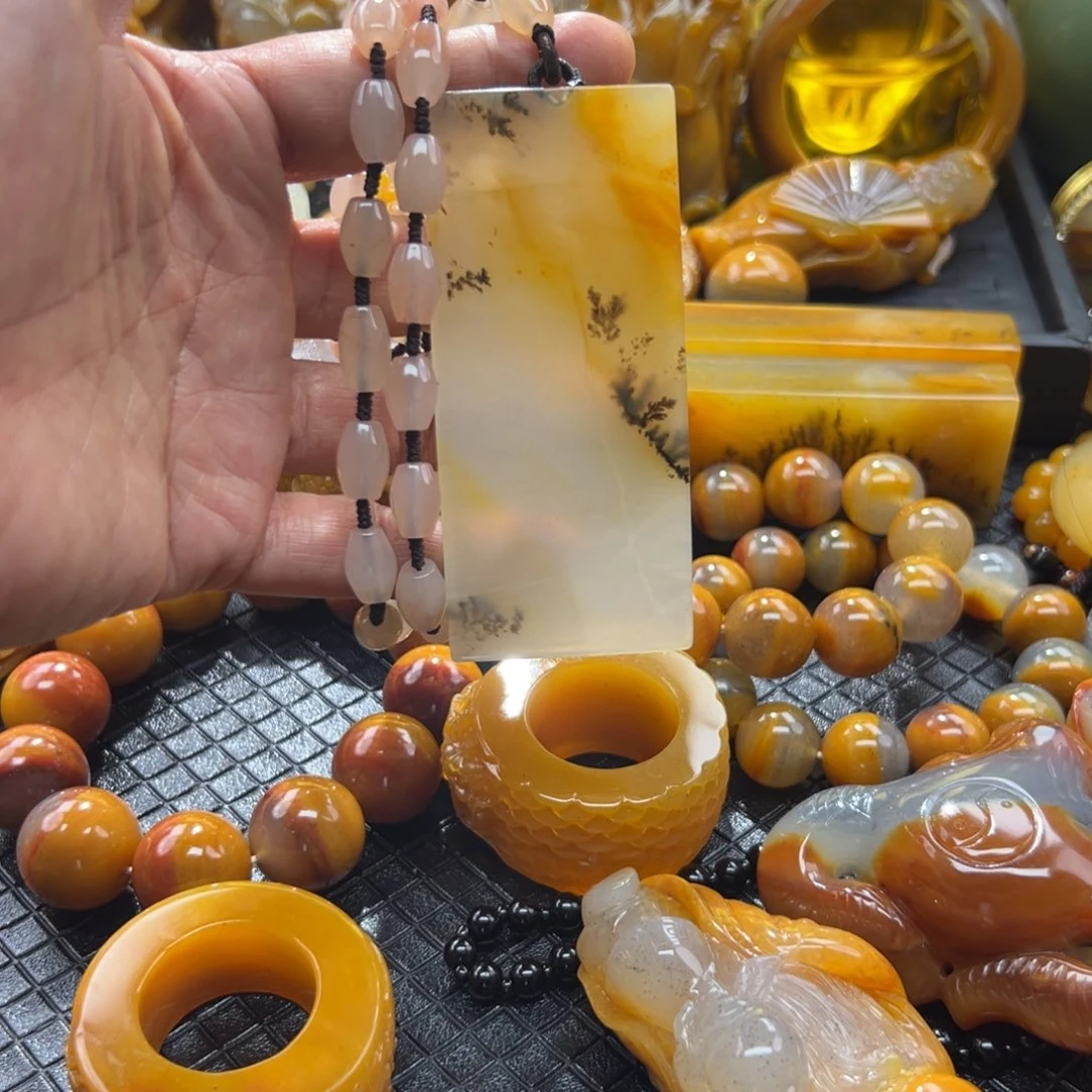 石英质玉未镶嵌颈饰