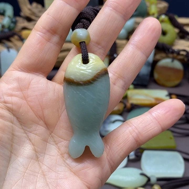 穆***享蛇纹石玉未镶嵌挂件