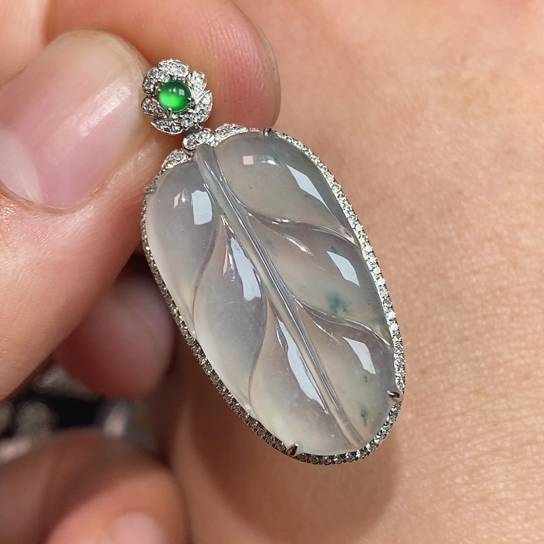 翡翠颈饰18K金镶嵌叶子