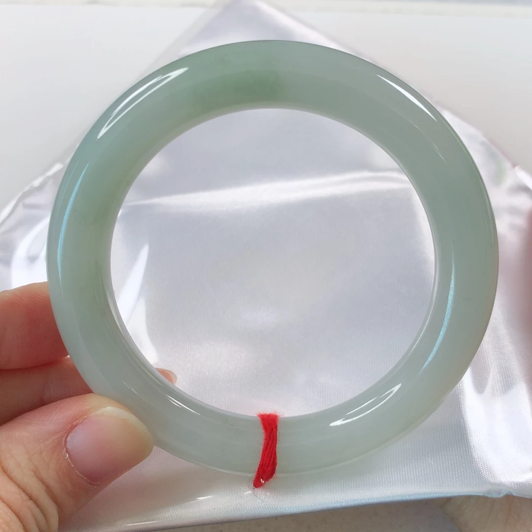 未镶嵌手镯（圆镯）翡翠300