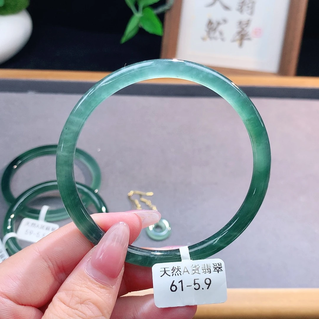 未镶嵌手镯（圆镯）翡翠