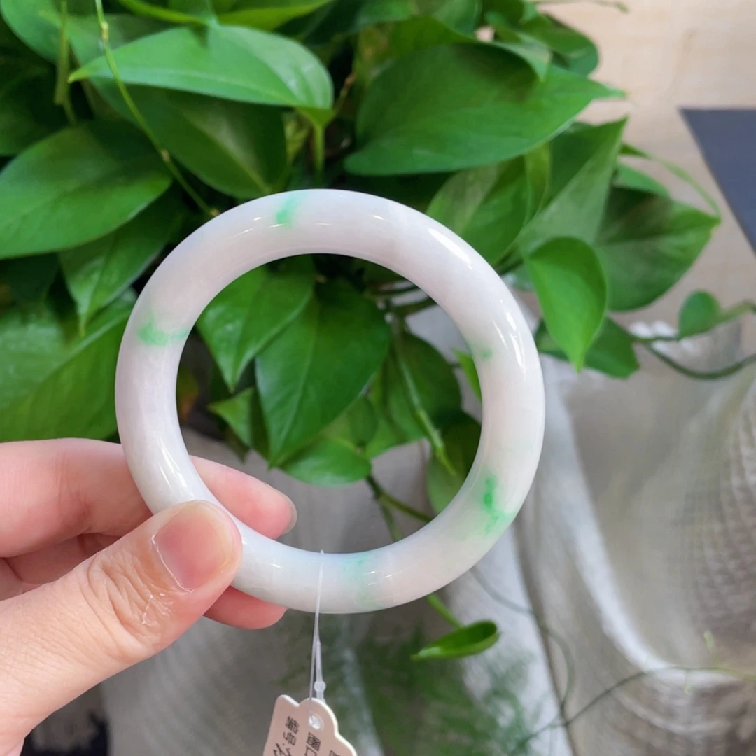 翡翠手镯未镶嵌56圈有纹裂