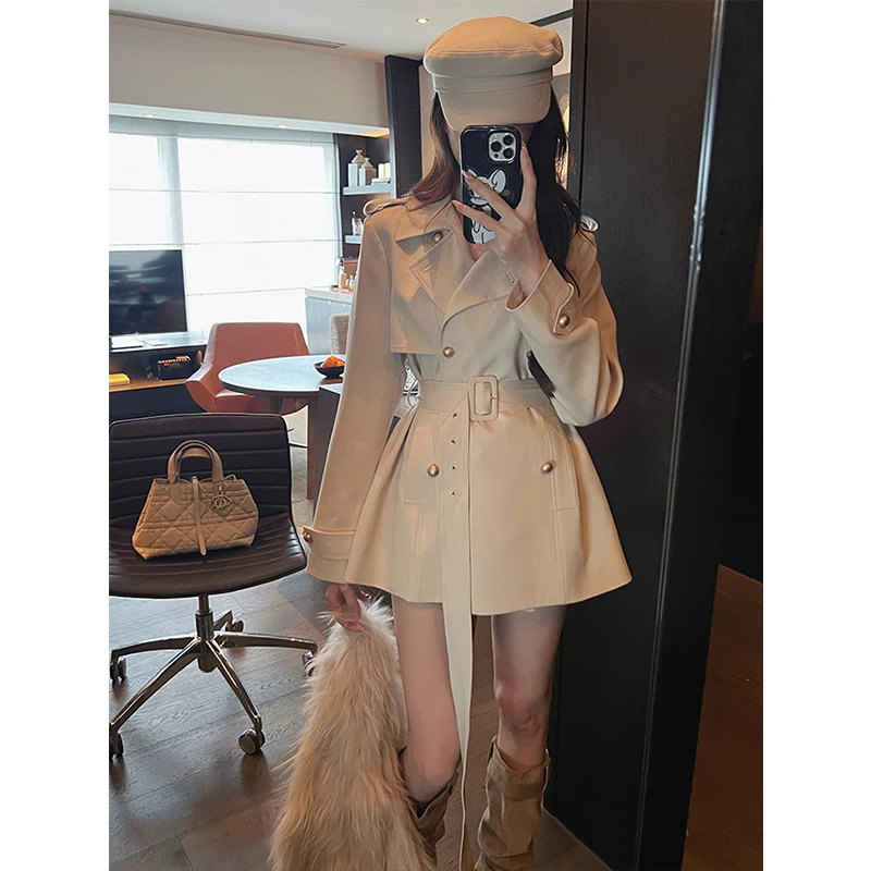 2025秋季新款英伦风翻领双排扣收腰系带卡其色风衣女气质短款外套