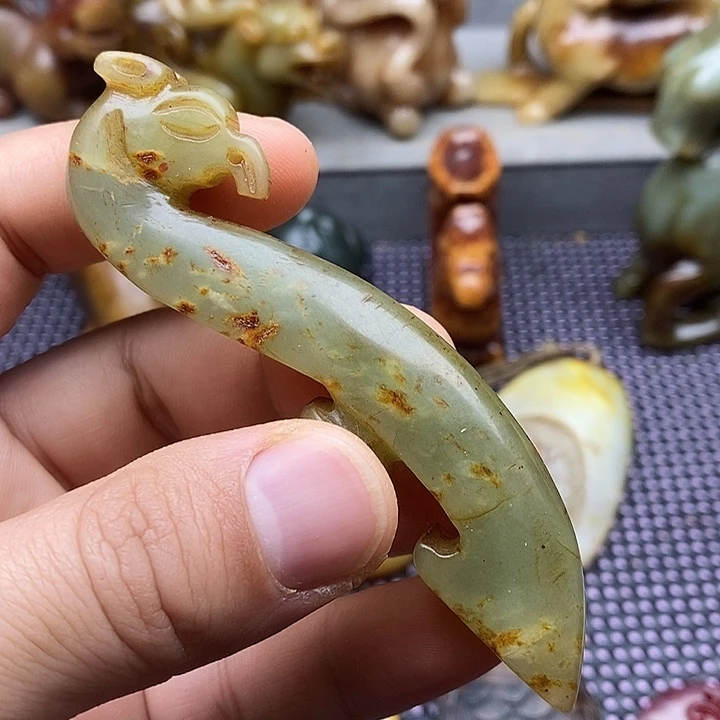 未镶嵌蛇纹石玉颈饰