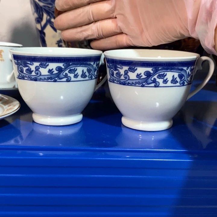 瓷片四厂青花翡翠瓷茶杯一对