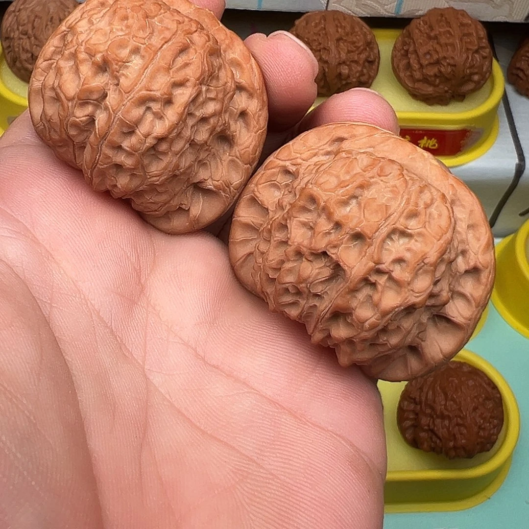 吊坠桃核尖有黄血麒麟44