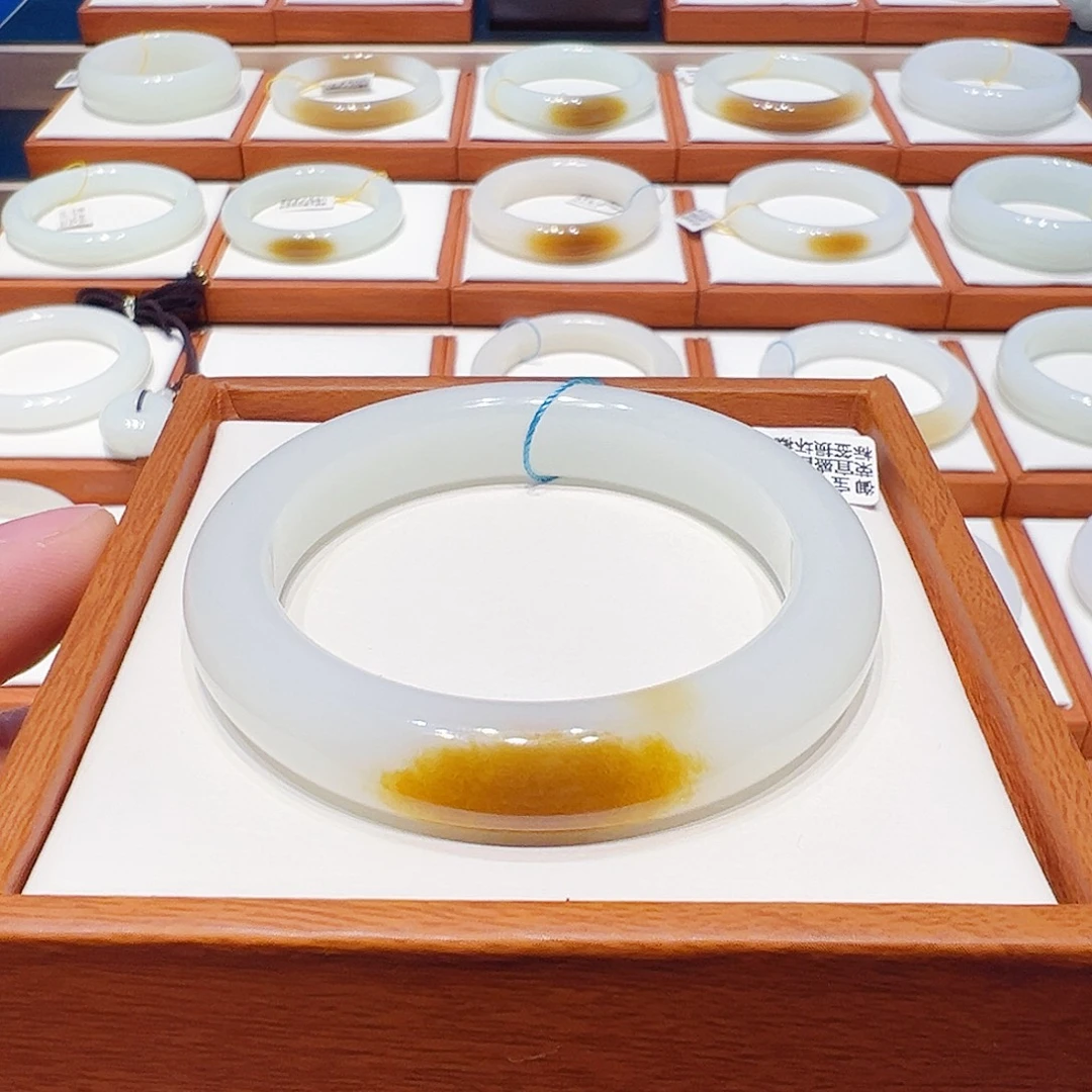 和田玉未镶嵌手镯一口金糖