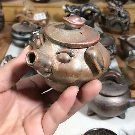 瓷片小金猪的茶壶