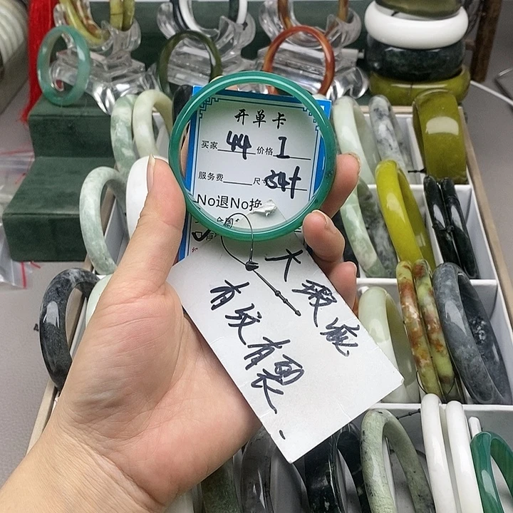 蛇纹石玉未镶嵌手镯