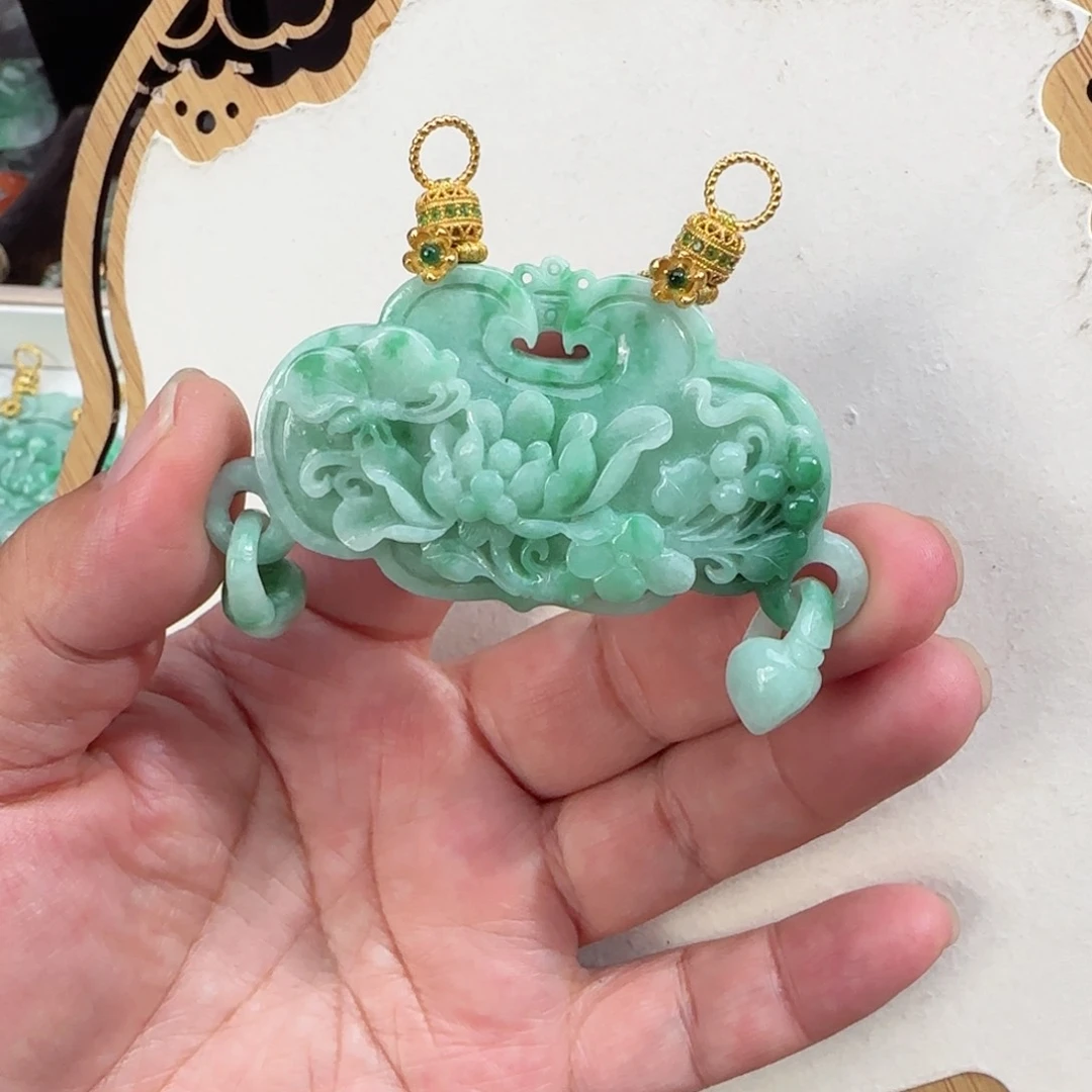 翡翠颈饰足铂镶嵌仿古