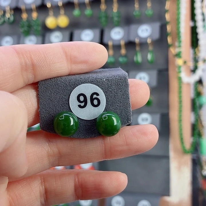 和田玉18K金镶嵌耳饰