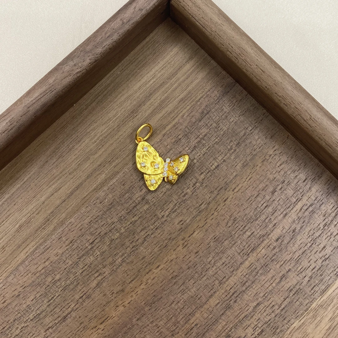 点钻锤纹蝴蝶吊坠A237