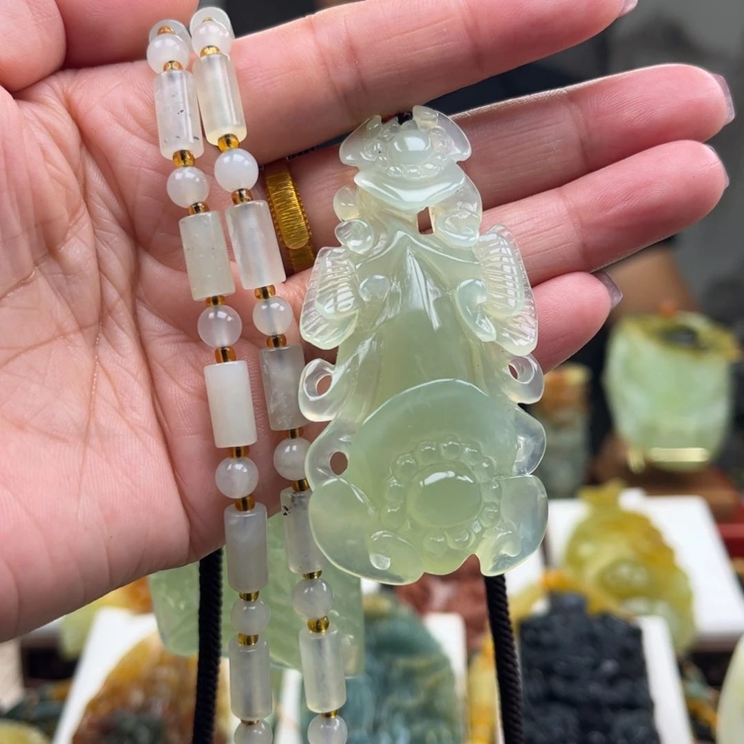 开***天蛇纹石玉未镶嵌颈饰挂件