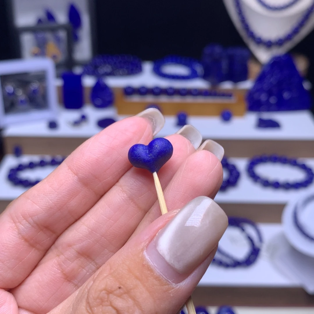 青金石未镶嵌爱心