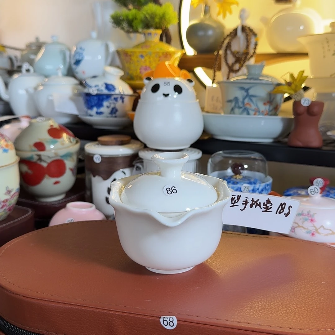 微瑕羊脂玉瓷花瓣手抓壶86号