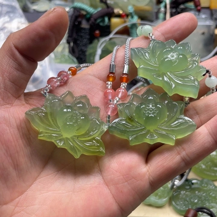 蛇纹石玉合金颈饰秋**风