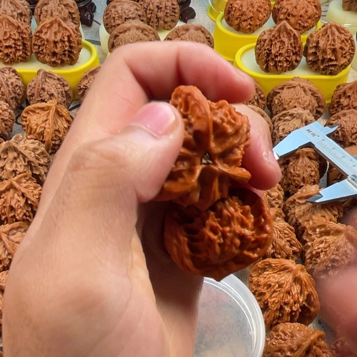 哈***少吊坠桃核盘山三棱