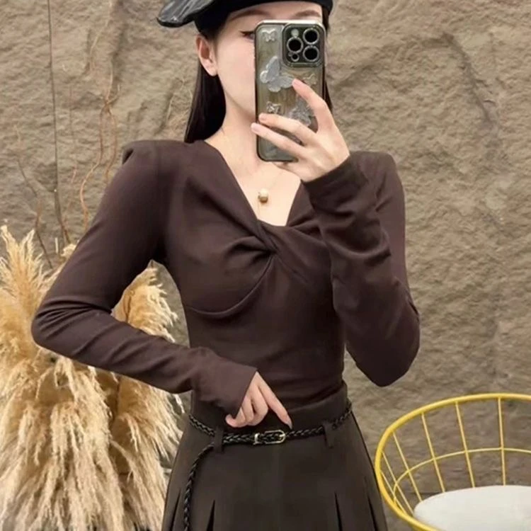 设计感扭结V领长袖T恤女2025秋冬新款修身显瘦内搭打底衫百搭上衣