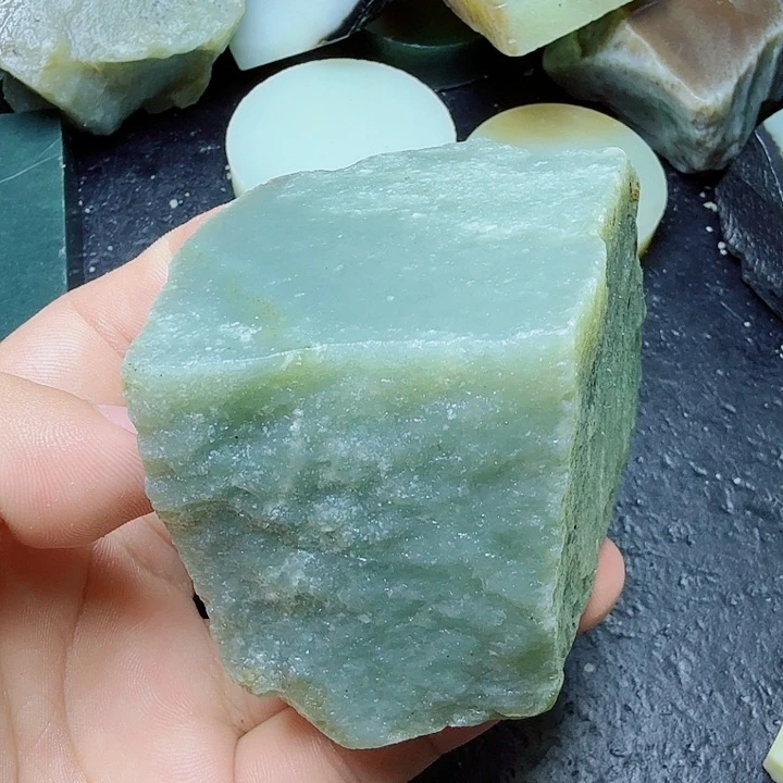 和田玉（糖玉）未镶嵌珠宝奇石