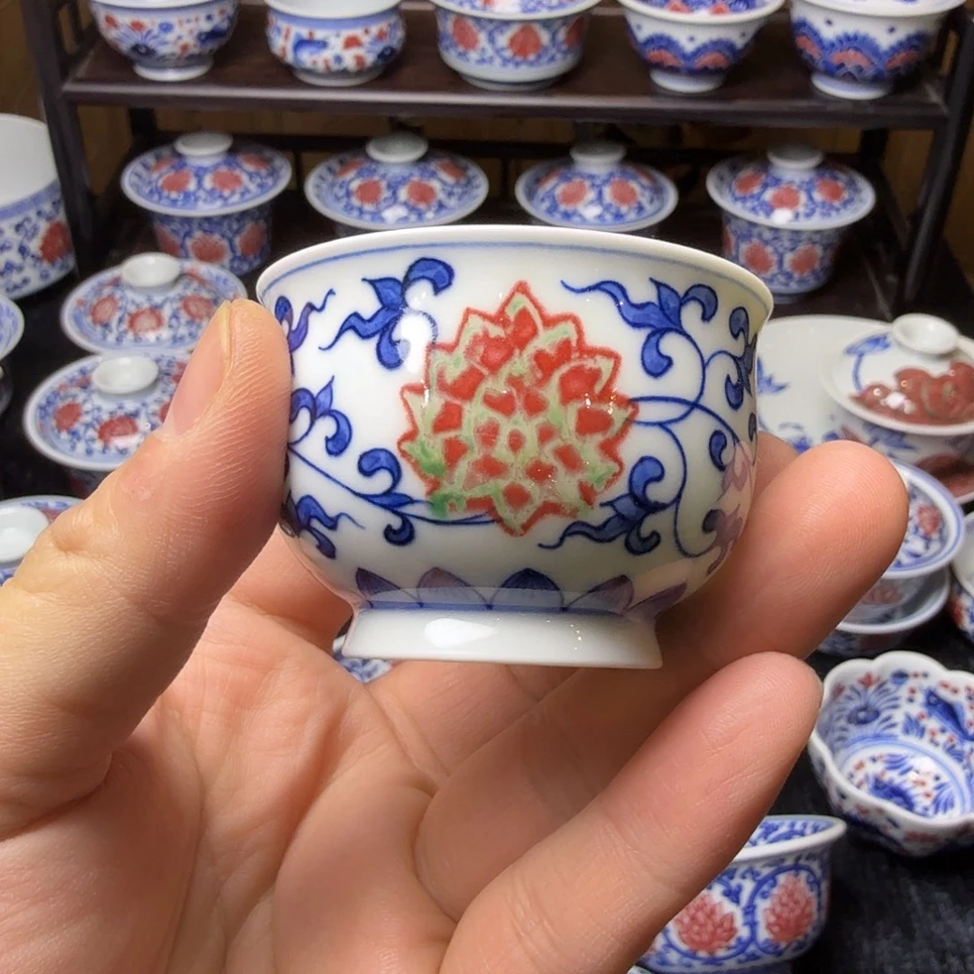 釉里红卢氏杯活动款