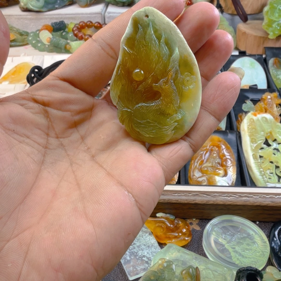 蛇纹石玉未镶嵌颈饰