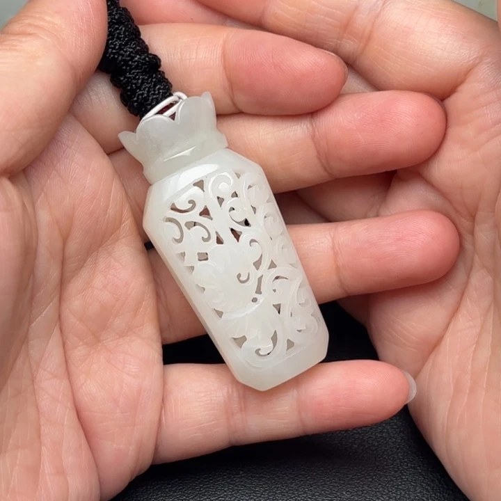 和田玉未镶嵌挂件老***兵