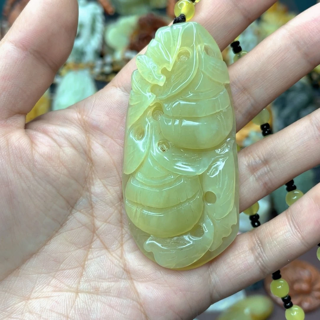 蛇纹石玉颈饰未镶嵌