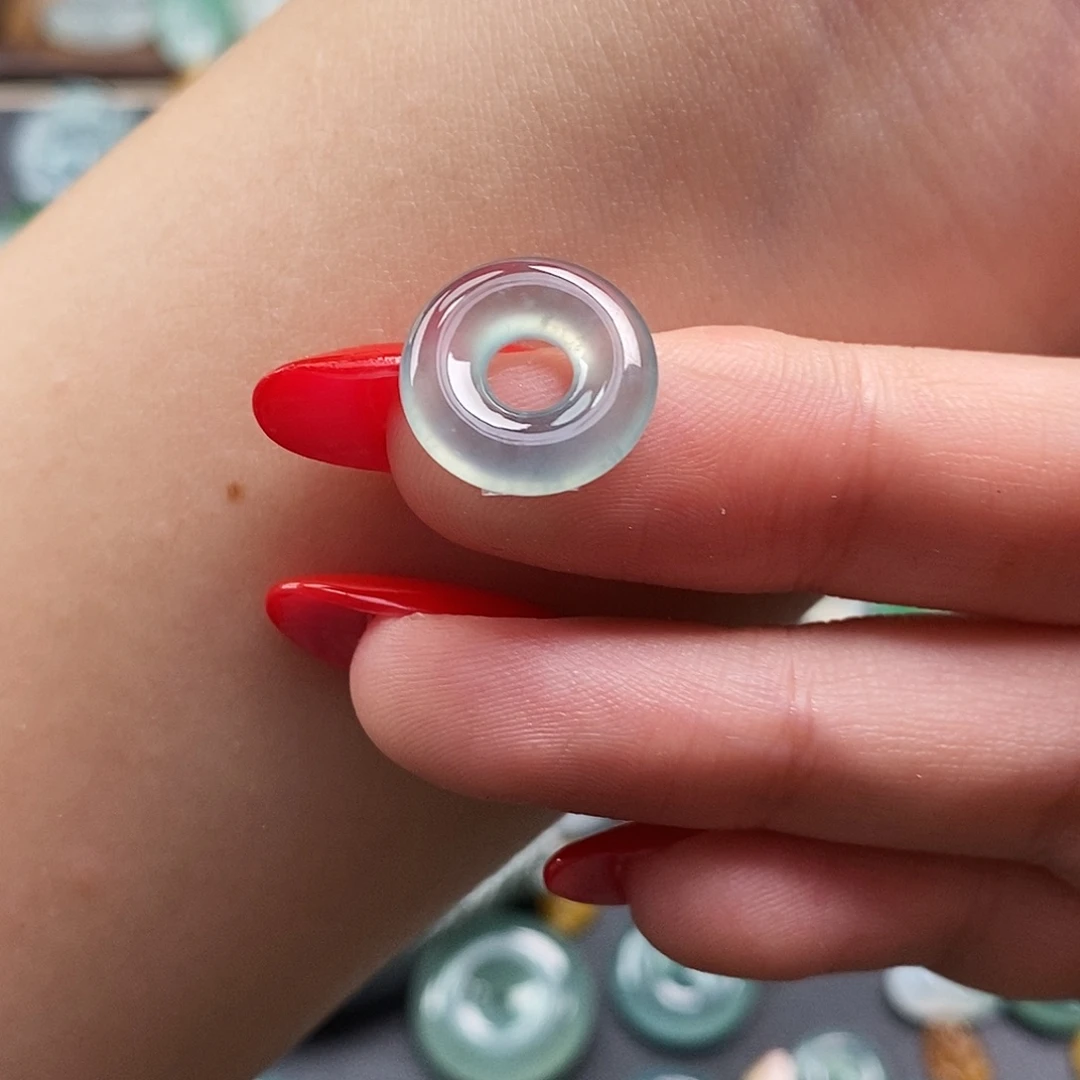 翡翠未镶嵌颈饰甜甜圈