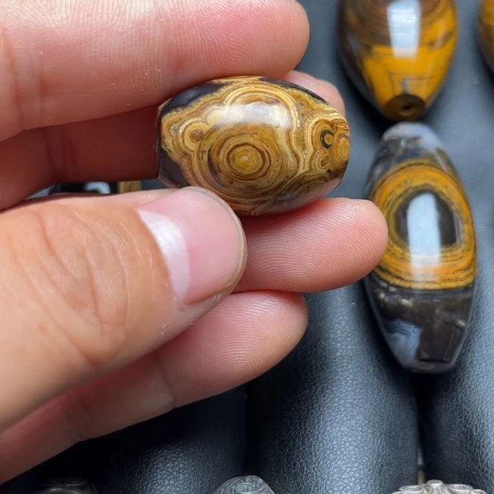 赵***怡碧石未镶嵌颈饰珠