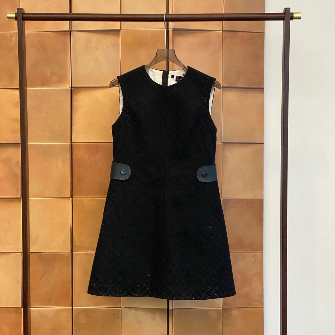 99新 LouisVuitton/路易威登 爆款黑色三花连衣裙/40码大码/31047