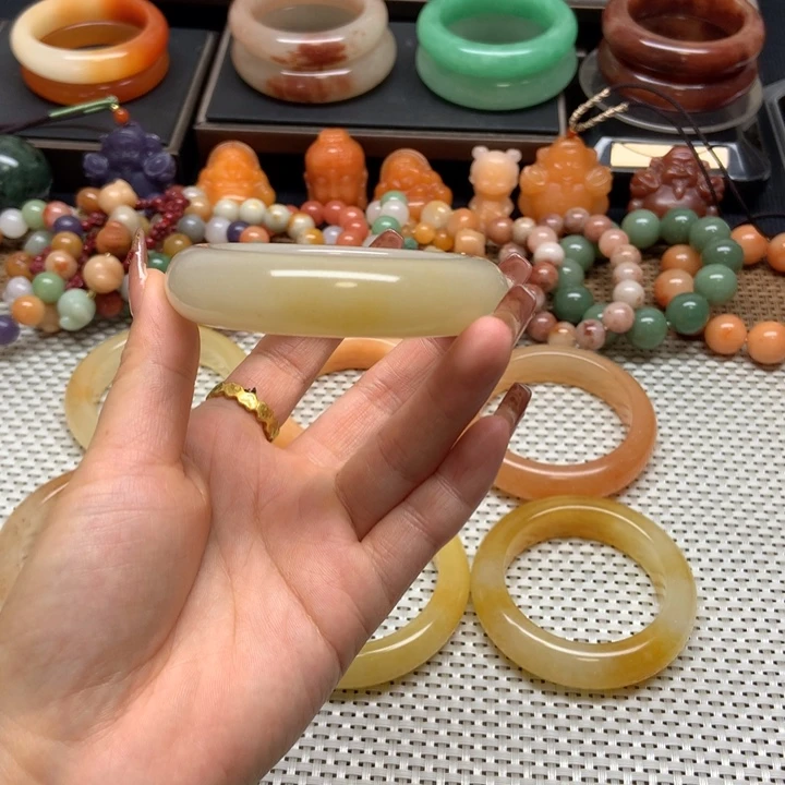 石英质玉未镶嵌手镯