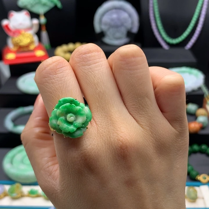 翡翠戒指未镶嵌翡翠花戒指