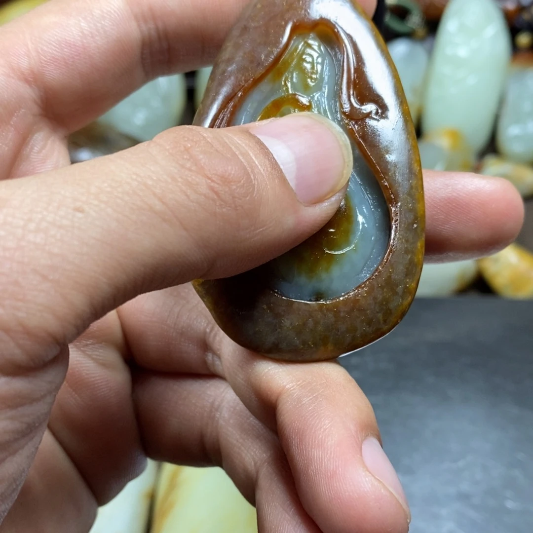 和田玉未镶嵌把件