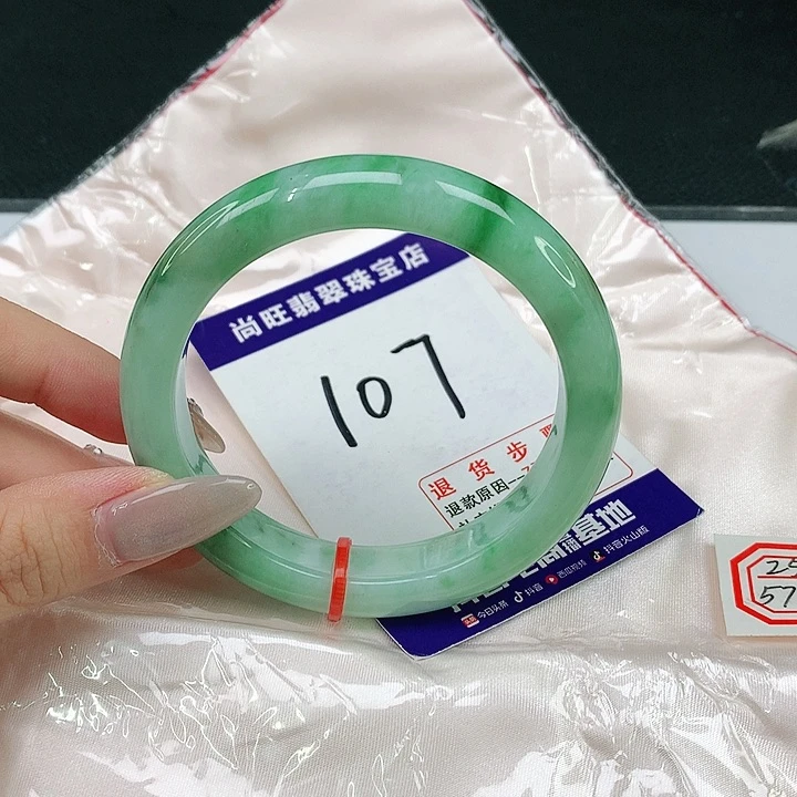 翡翠手镯未镶嵌翡翠12