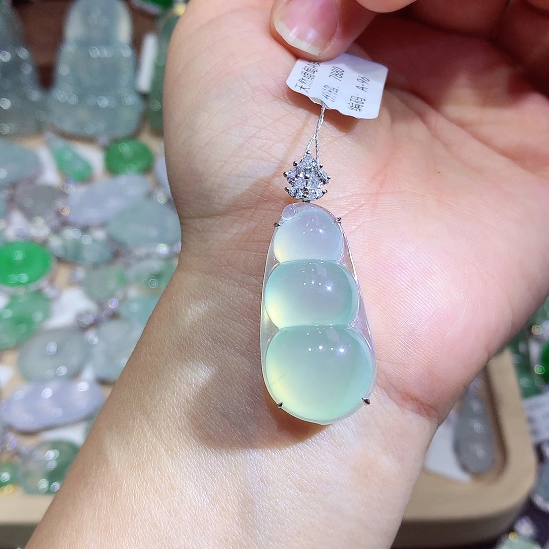 翡翠18K金镶嵌颈饰豆子