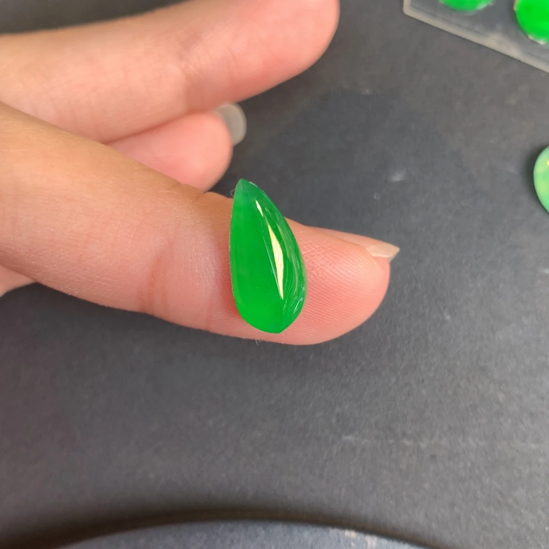 翡翠裸石15.86-7.52-4.45