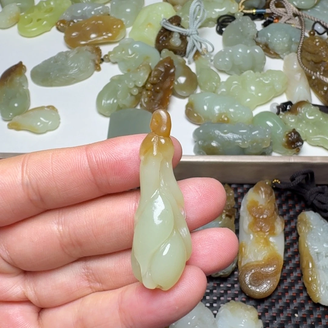 风***儿和田玉未镶嵌颈饰
