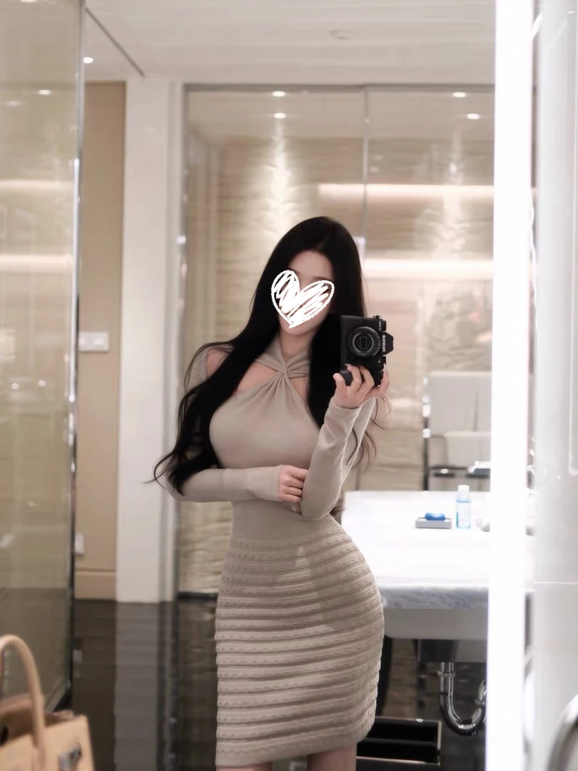 纽结羊毛镂空性感连衣裙女秋冬气质收腰显瘦修身长袖设计感针织裙