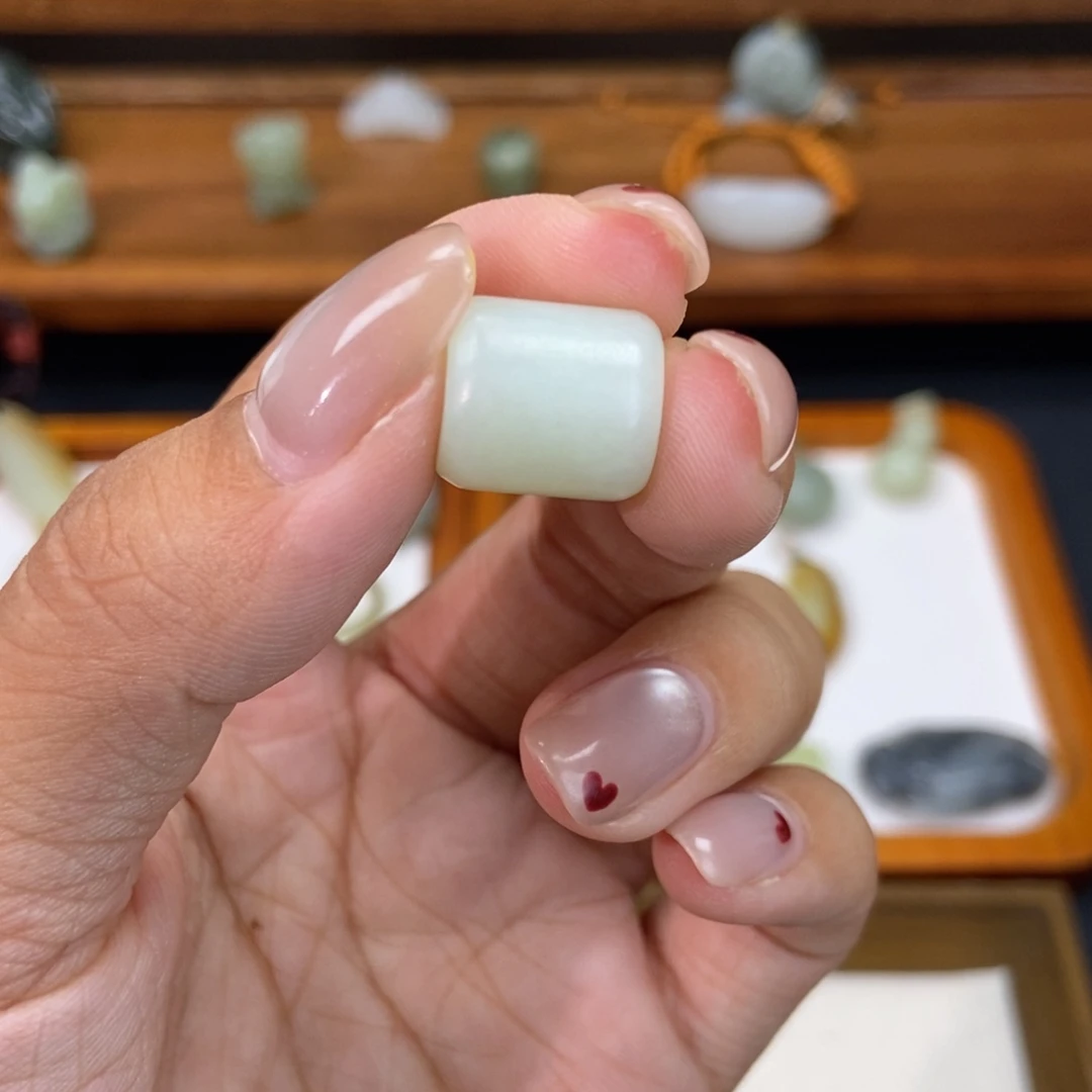 6***6和田玉未镶嵌颈饰