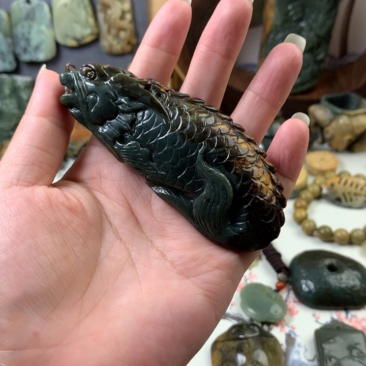 颈饰未镶嵌岫岩河磨玉（透闪石质玉）